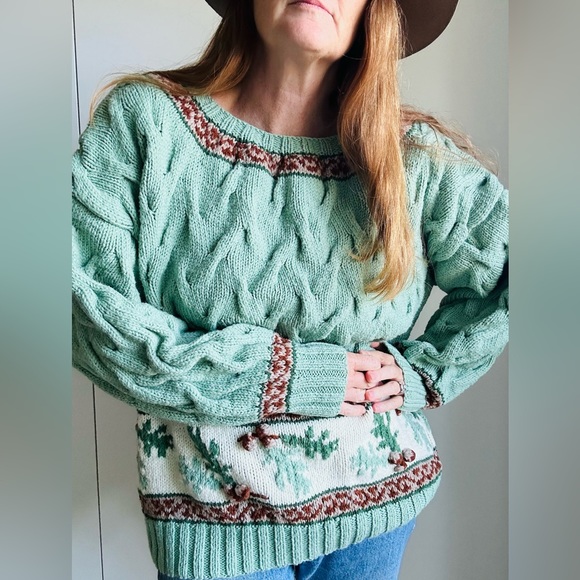Vintage Handknit Sweater in Mint green Chunky Knit Wool Unisex Unique Style - Picture 10 of 11